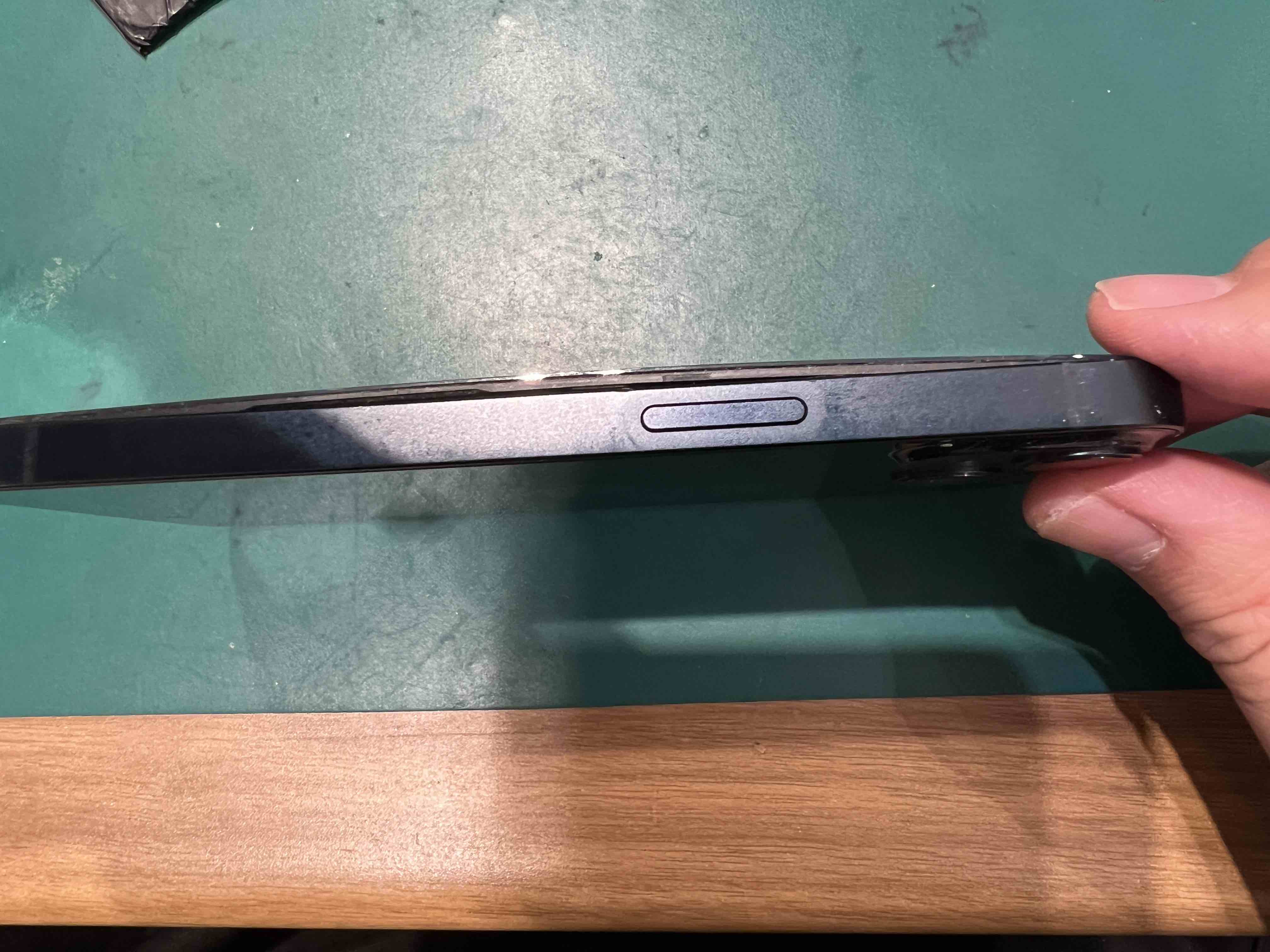 【芝浦よりご来店】iPhone13のバッテリー膨張でご相談いただきました！
